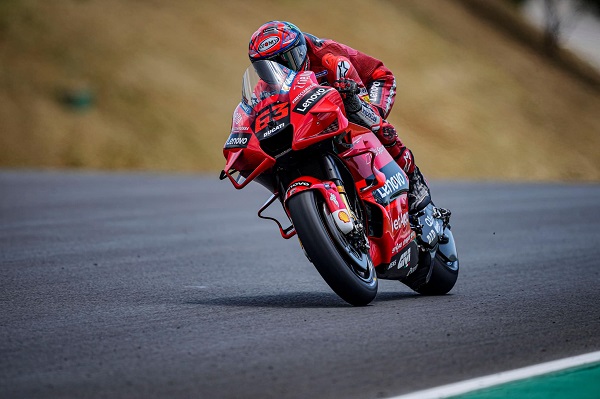 Chivasso, MotoGp argentino: Francesco Bagnaia cade in pista. Addio alla supremazia nel Mondiale
