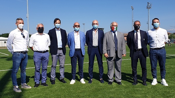 Volpiano, inaugurati i nuovi campi da calcio in erba sintetica. Il sindaco: “Investiamo nello Sport”