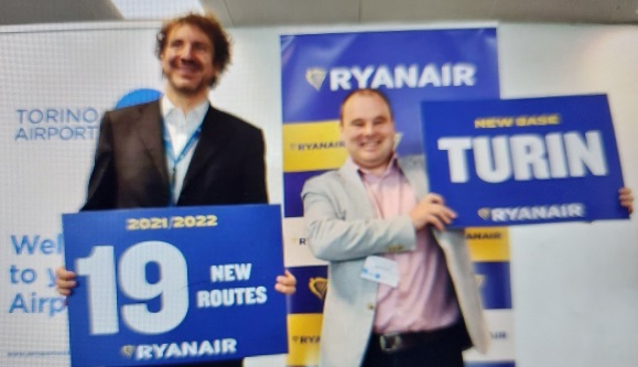 Ryanair, cento voli settimanali dall’aeroporto di Torino: ecco il piano per far decollare Caselle