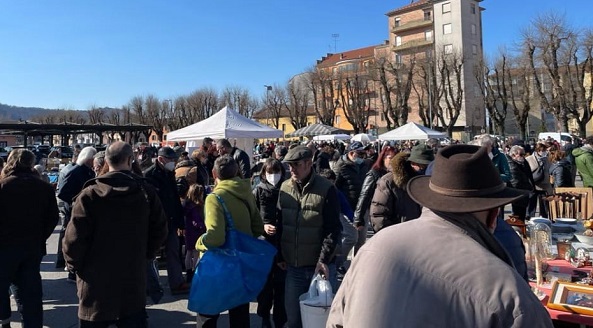 Domenica 27 marzo il Merca’ d’La Tola al Foro Boario. Cresce l’esposizione dell’antiquariato
