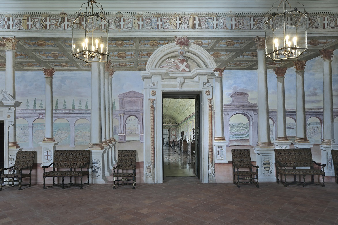 Castello di Masino: con i restauri affiorano nel Salone dei Savoia affreschi di rara bellezza