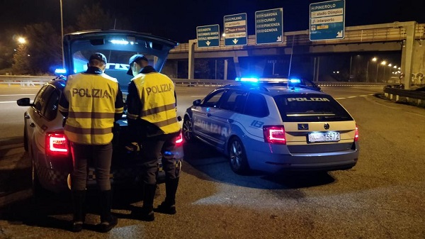 Canavese, controlli della Polstrada sulle strade nel week pasquale: 15 le patenti ritirate