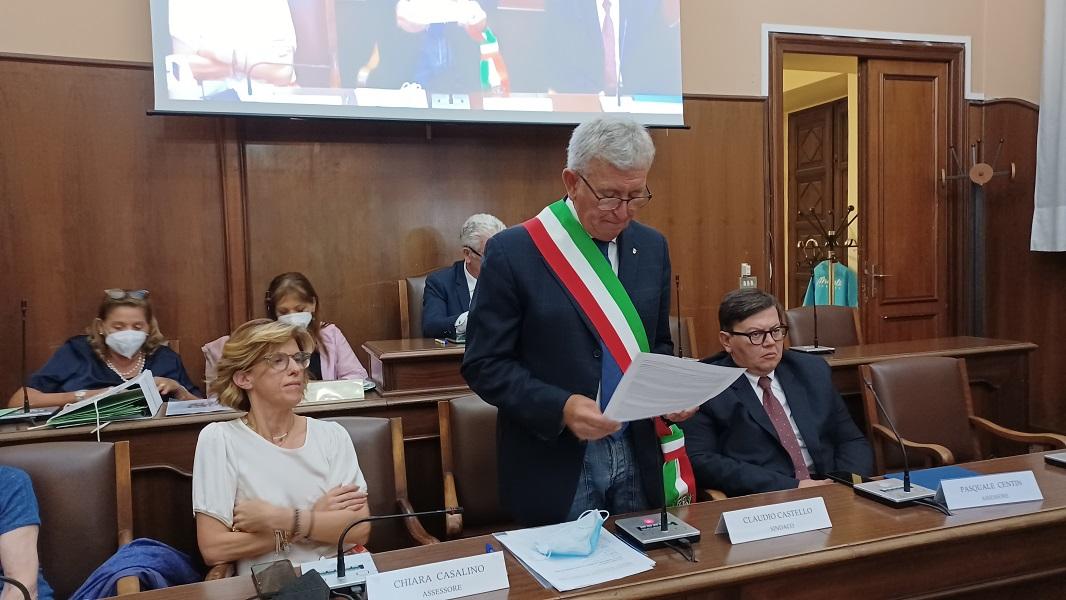 Chivasso, mensa scolastica e dormitorio pubblico. La maggioranza: “Dalla parte degli onesti e dei fragili”