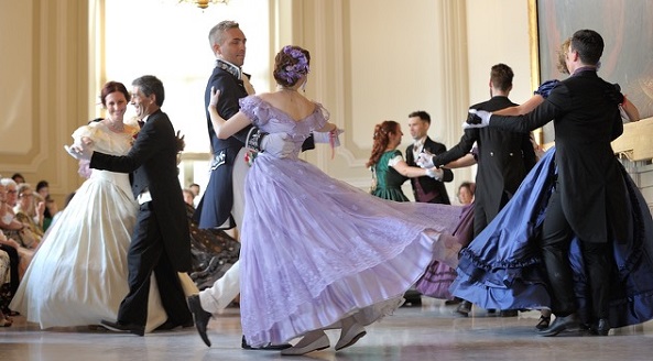 Gran ballo al castello di Foglizzo: domenica 16 ottobre appuntamento con l’Ottocento