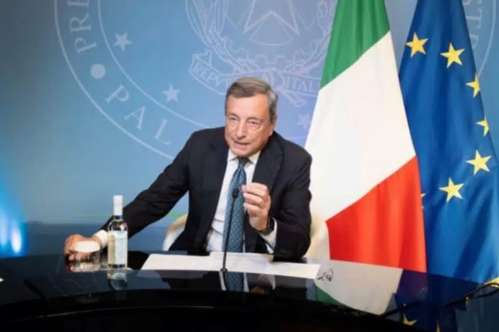 Mario Draghi saluta la stampa. “È stata un’esperienza straordinaria”