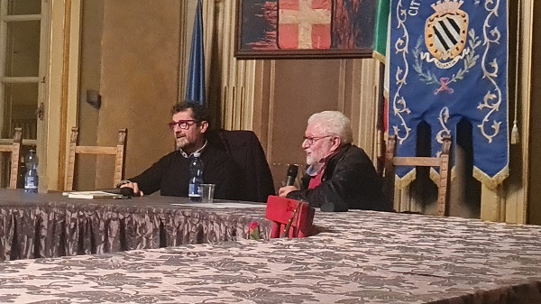 Rivarolo: Danilo Sandrono ha presentato in Comune il suo libro “Papaveri-miti e moti dell’anima”