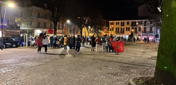 Il Marocco in semifinale ai Mondiali del Qatar. E a Rivarolo esplode la grande festa in centro città