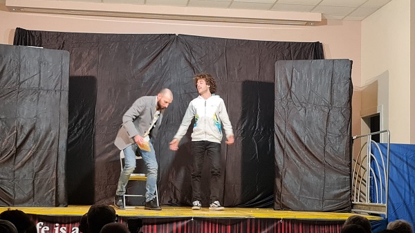 Favria: la Compagnia teatrale “Carrabè” torna sul palco. Un successo la piéce “CARRAisBACK”
