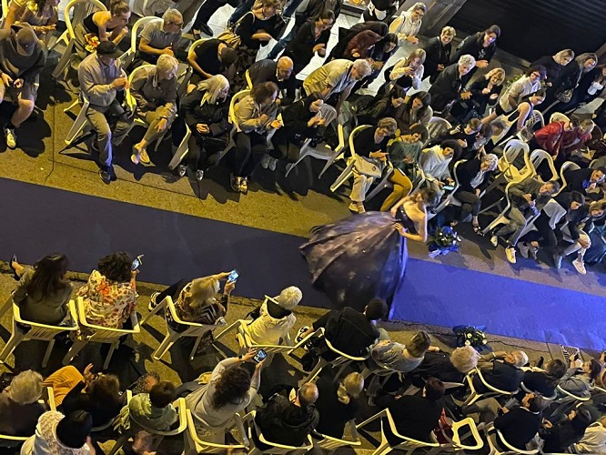 “Arte e Moda sotto le stelle” a Castellamonte. Per la fine dell’anno gli allievi sfilano in passerella