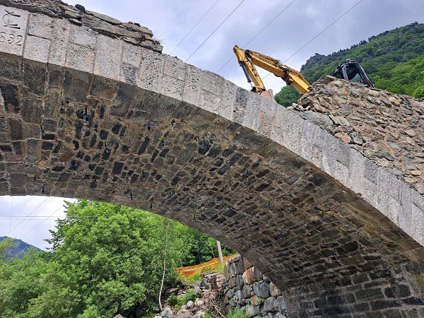 Canavese: ponte in frazione Villa a Lemie, procedono i lavori che termineranno in Autunno