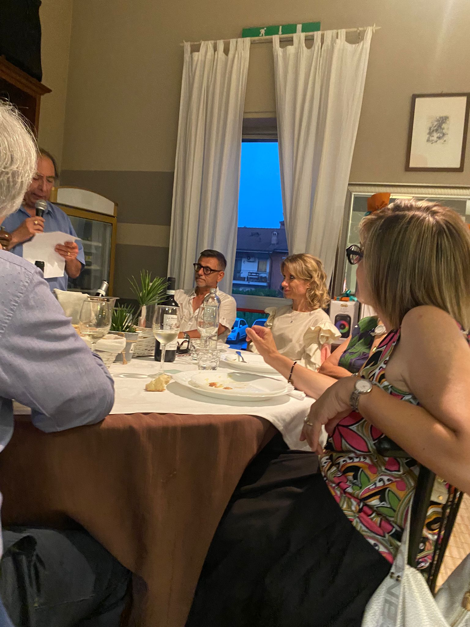 Convivio estivo dell’associazione “Essenzialmente”. Sei borse di studio ai figli degli associati