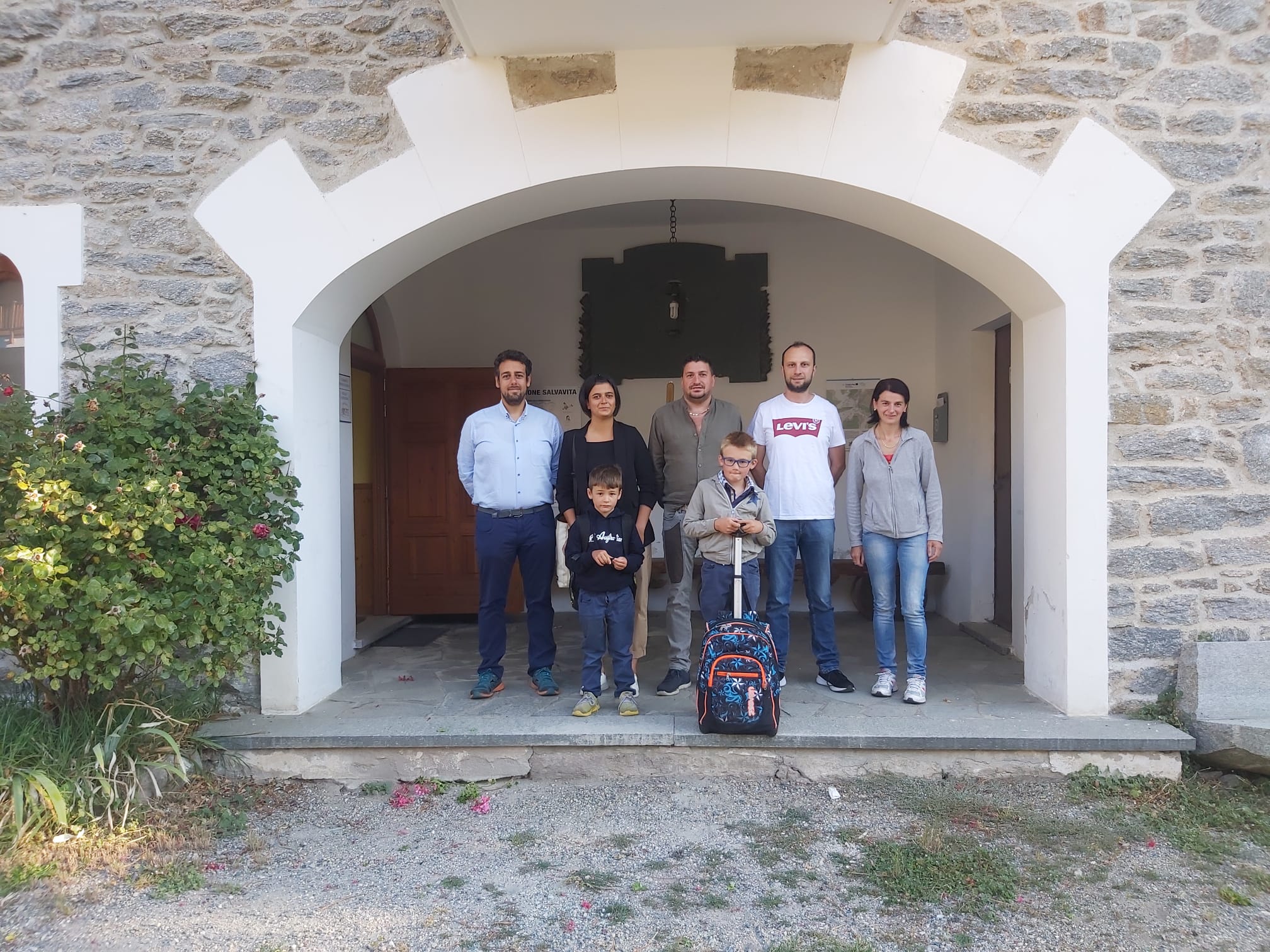 A Ceresole Reale, in Valle Orco, c’è la scuola più piccola d’Italia: una maestra e due soli alunni