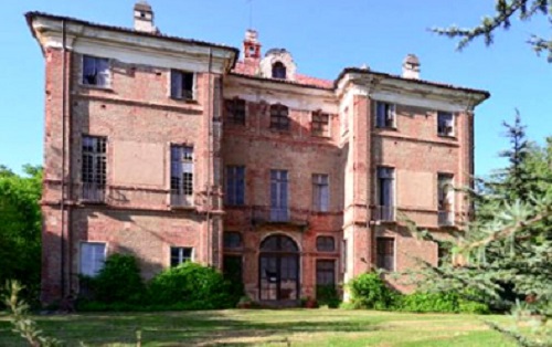 Montalenghe: è in vendita per 970 mila euro la storica villa che ospitò Napoleone Bonaparte