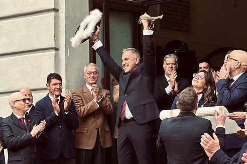 Con l’investitura del generale Alberto Bossino, si apre ufficialmente lo storico Carnevale di Ivrea