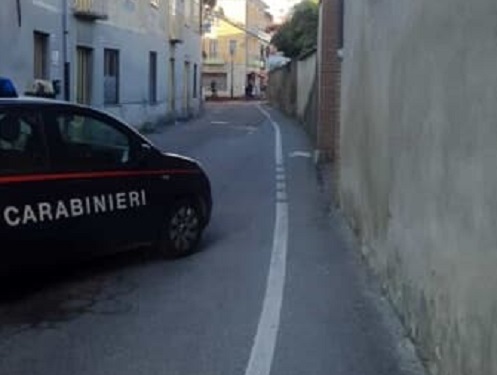 Paura a Mathi: un appartamento in palazzo va a fuoco. Una donna ustionata. Residenti evacuati