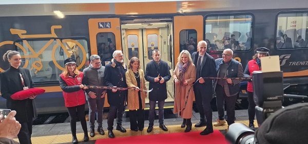 Inaugurati i nuovi treni Rock e Pop del servizio ferroviario regionale. Sono 26 i convogli in funzione