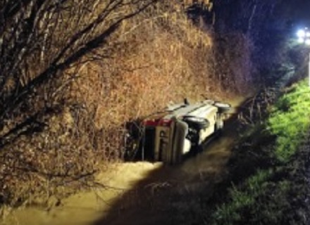 Incidente a Favria: auto sbanda e precipita nella roggia. Quattro ragazze finiscono in ospedale