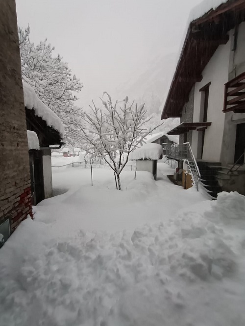 Previsioni del tempo: rischio neve in tutto anche in Canavese. A fondo valle cadono i primi fiocchi