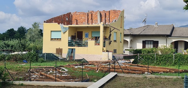 Busano: una violenta tromba d’aria fa crollare una casa: miracolosamente illesi i residenti