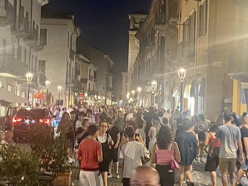 Chivasso: sabato 6 luglio avrà luogo la lunga notte dei saldi. Queste le iniziative in programma