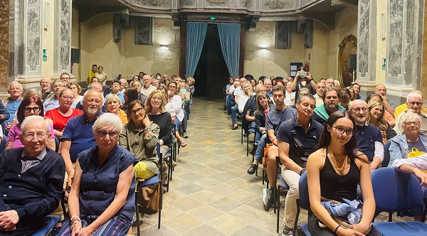 Cuorgnè: successo di pubblico per la “La scatola di krumiri” secondo romanzo di Beppe Pezzetto