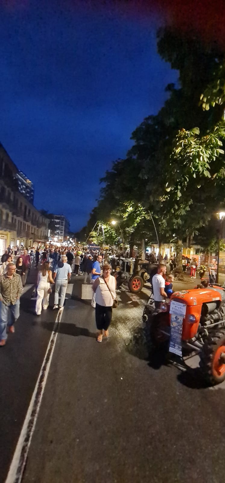 Rivarolo Canavese: la Pro Loco festeggia i 40 anni con la “Notte dei Suoni e Sapori” tra musica, tradizione e shopping