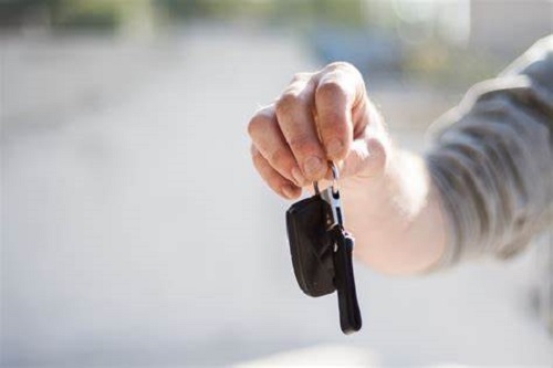 Truffe in Canavese: acquista un’auto quasi nuova che aveva in realtà percorso 300 mila Km