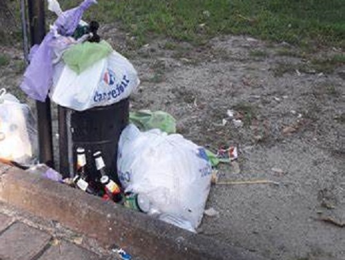 Rivarolo Canavese: rifiuti abbandonati per strada. L’Amministrazione promette battaglia