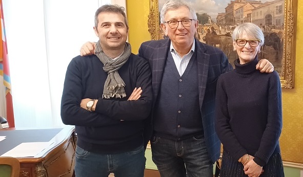 Chivasso: cerimonia di consegna della cittadinanza italiana onoraria a quasi 400 minori stranieri