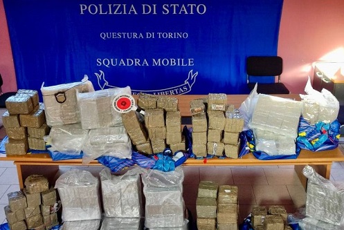 Leinì: traffico di droga, la squadra mobile sequestra 234 chili di hashish. Tre uomini in manette