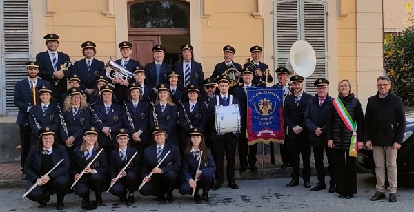Cuorgnè: i musici della Filarmonica dei Concordi festeggiano Santa Cecilia con le nuove divise