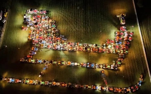 Rivara, spettacolare slitta di Babbo Natale con 125 trattori: un successo targato “Gruppo Amici dei Trattori”