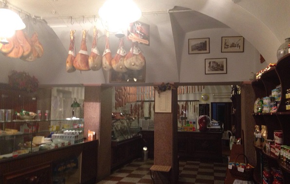 Rivarolo dice addio alla storica salumeria Battuello: un’attività che si spegne dopo quasi un secolo