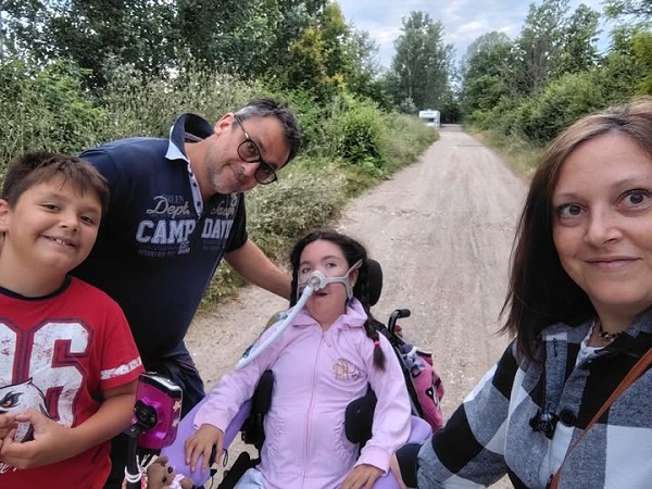 “Ruote di Speranza per Greta”: la solidarietà in Canavese continua per donarle una carrozzina speciale