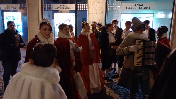 Chivasso: pubblico numeroso ed entusiasta per il suggestivo “Carnevale sotto le stelle”