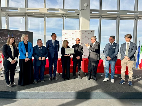 Il Coro Artemusica di Valperga ospite al Grattacielo della Regione Piemonte incontra il presidente Cirio