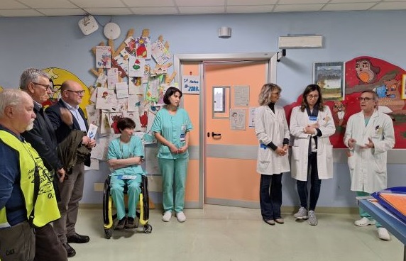 Chivasso, l’Associazione “L’Angelo Biondo” dona un monitor multiparametrico alla Pediatria dell’Ospedale