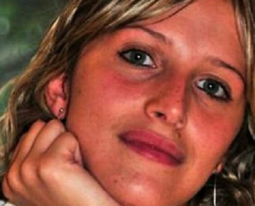 Chivasso: straziante addio della città ad Allegra Maria Conte, mamma di 39 anni strappata troppo presto alla vita