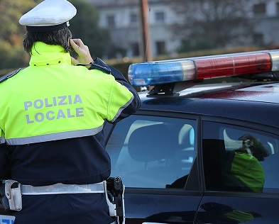 Cuorgnè, incidente sul ponte di via Torino: identificata la conducente che si è allontanata senza prestare soccorso