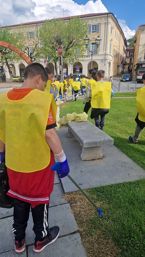 Teknoservice e la Scuola Media “Cresto” di Castellamonte insieme per la pulizia del territorio comunale
