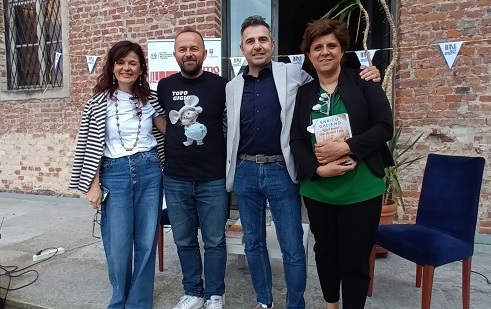 Enrico Galiano incanta Chivasso: folla al “Salone Off” per il prof simbolo dell’insegnamento alternativo