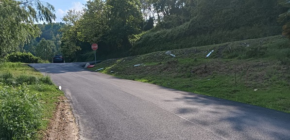 Canavese, ondata di vandalismo sul territorio: danneggiata la segnaletica a Valperga, cresce l’allarme