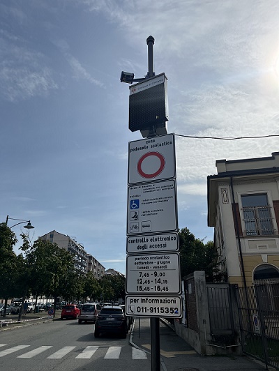 Chivasso, mozione in Consiglio per eliminare la ZTL scolastica: “Misura inefficace e solo per fare cassa”