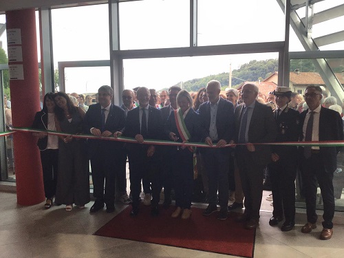 Inaugurato il nuovo plesso scolastico “Giovanni Cena”. L’ex sindaco Pezzetto: “Un investimento per il territorio”