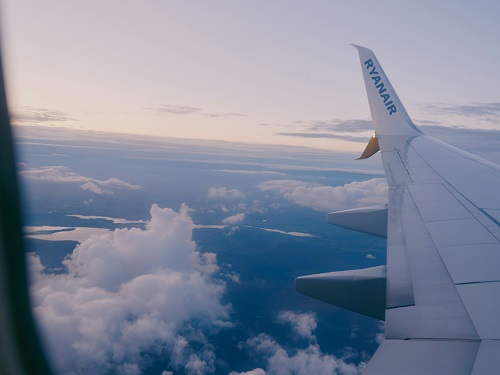 Ritardo di oltre tre ore sul volo Napoli–Torino: la Compagnia Ryanair condannata a risarcire un passeggero