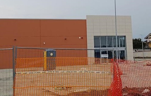 Nuovo supermercato In’s a Castellamonte: lavori quasi conclusi, ma la città si divide sull’utilità dell’opera