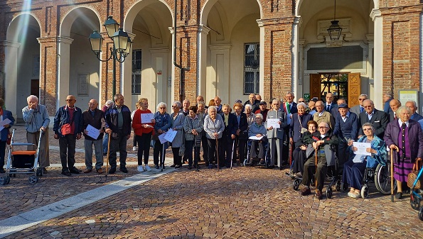 Chivasso celebra 96 “ultranovantenni”: sabato11 la cerimonia “L’età della saggezza” al Teatrino Civico