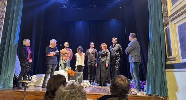 Chivasso, la Compagnia “Colori Proibiti” emoziona Chivasso con lo spettacolo teatrale “Beauty Dark Queen”