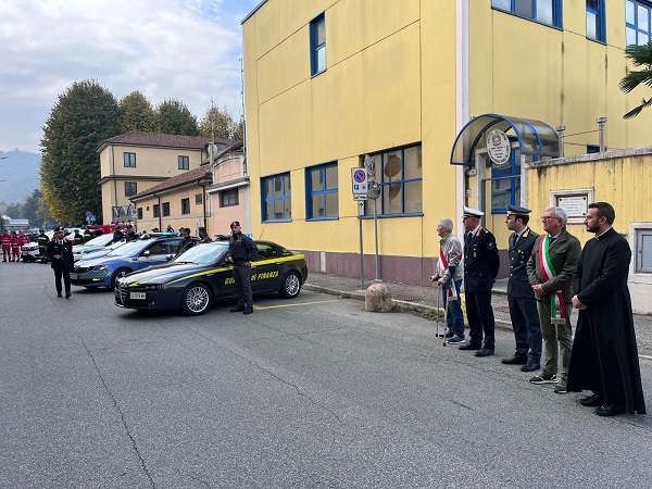 Chivasso ricorda i carabinieri caduti a Castel d’Azzano: sirene e fiori per onorare il sacrificio delle vittime