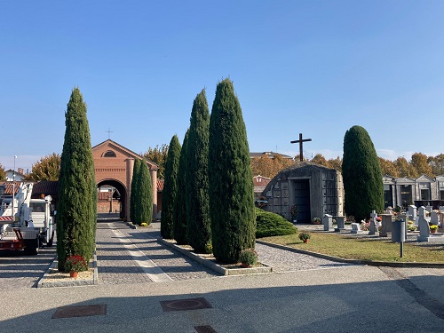 Chivasso, furto al cimitero: i predoni del rame fanno razzia e portano via anche il mezzo di servizio